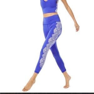 Lilly Pulitzer Lace Detail Luxletic Blue Leggings Medium